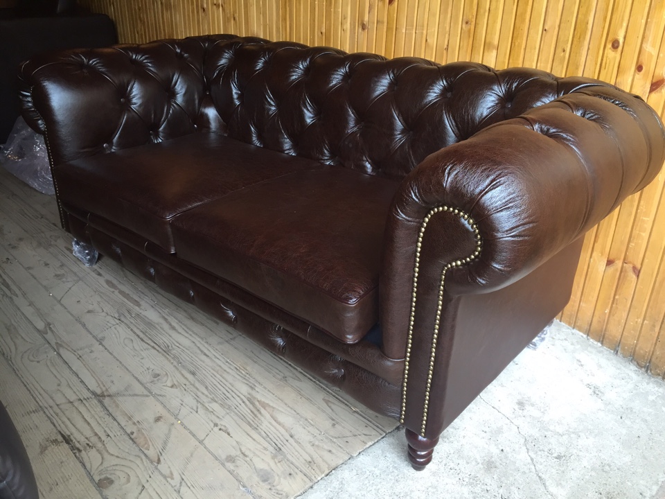 ФИНСКИЕ Б/У диваны и кресла - Изящный кожаный диван Chesterfield 3-ка 180 см
